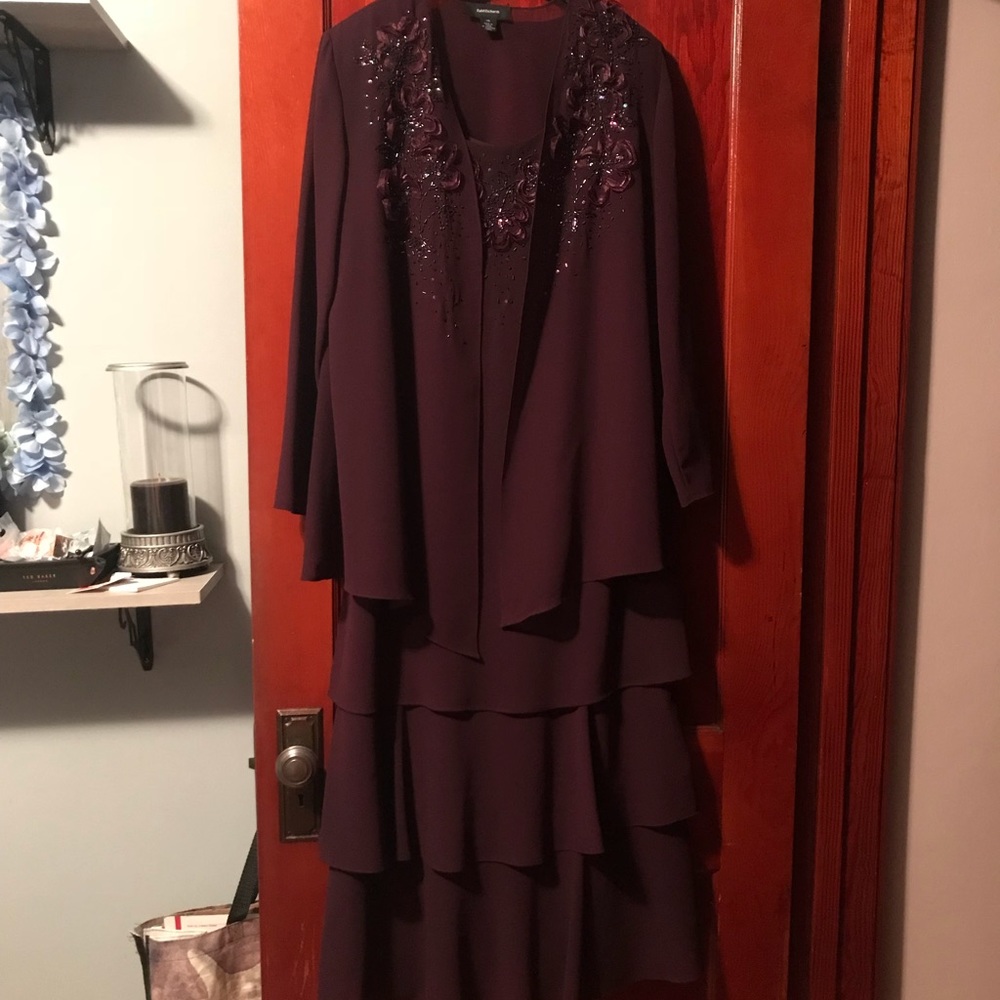 R&M Richards burgundy 2pc evening dress